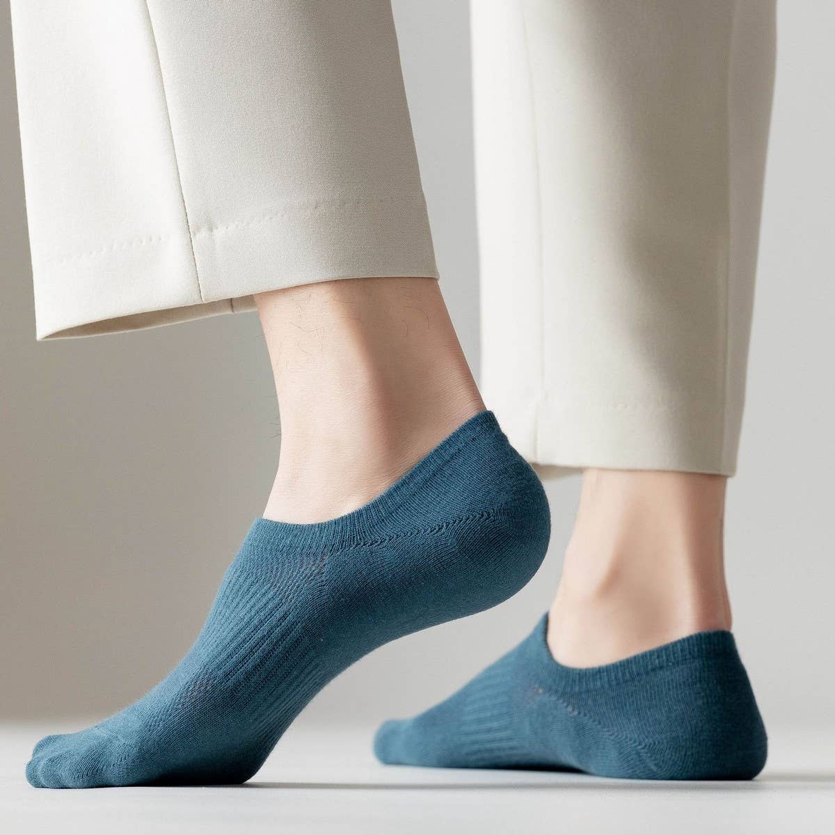 LIGHTWEIGHT BREATHABLE SOLID COLOR SPORTS SOCKS_CWMS2025