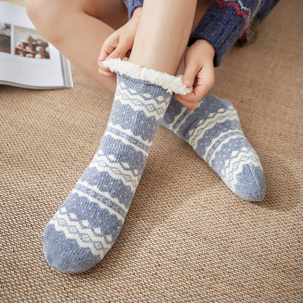 SLEEPING SOCKS PLUSH INDOOR SLIPPERS_CWMS0732