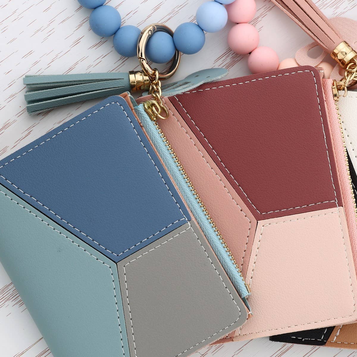 MINI CARD WALLET WITH BEADED BRACELET KEYCHAIN_CWAB4947