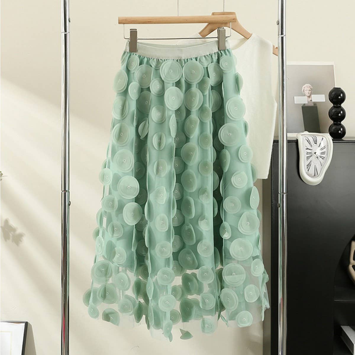 THREE-DIMENSIONAL FLORAL TULLE MESH SKIRT