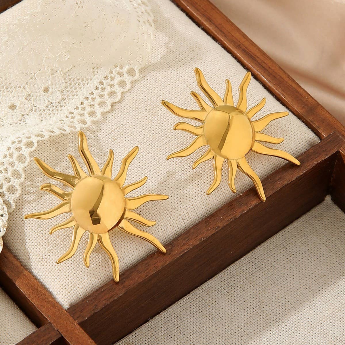 VINTAGE METAL SUN 18K GOLD STAINLESS STEEL EARRINGS