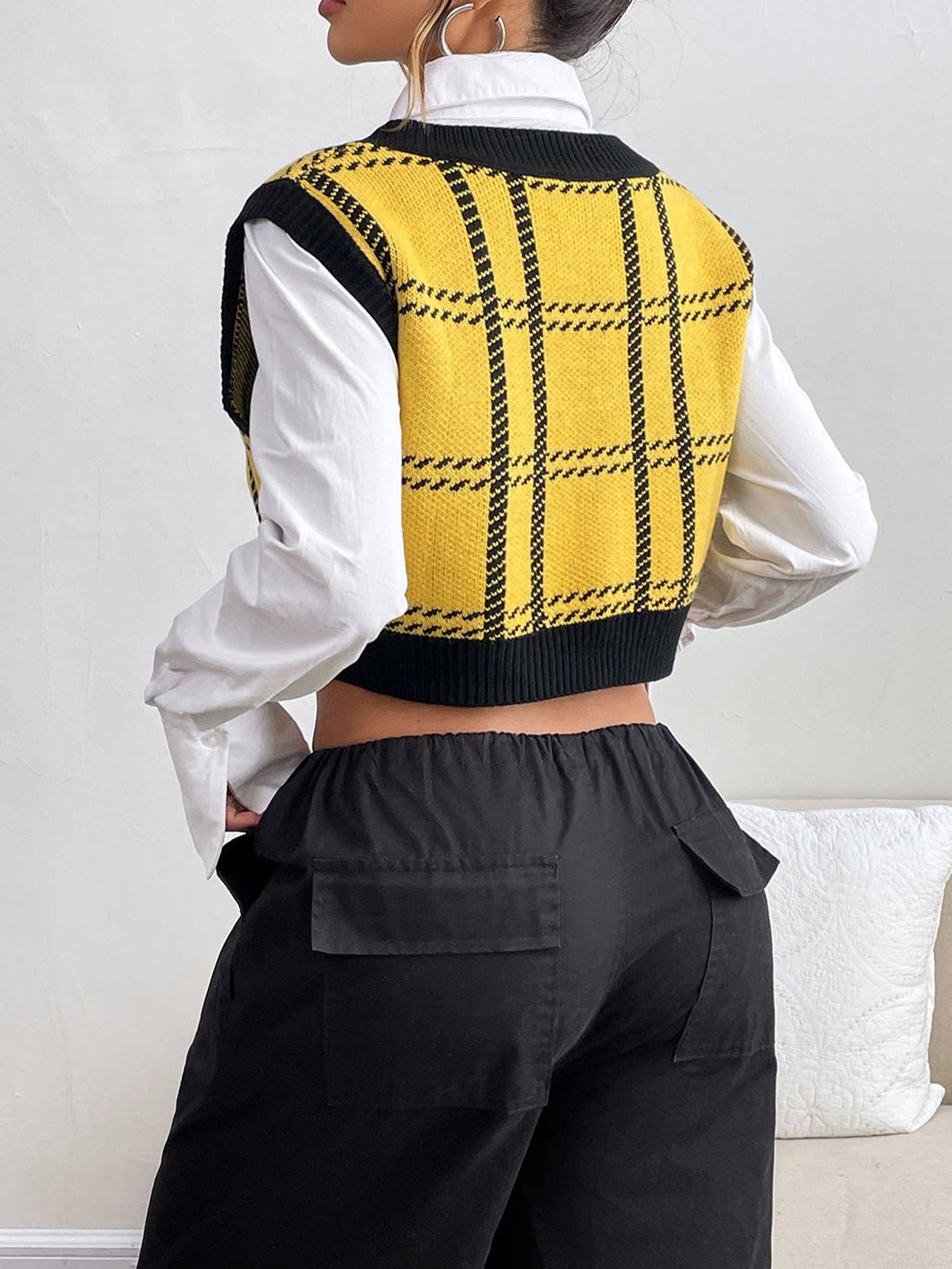 V-neck woolen checkered short vest