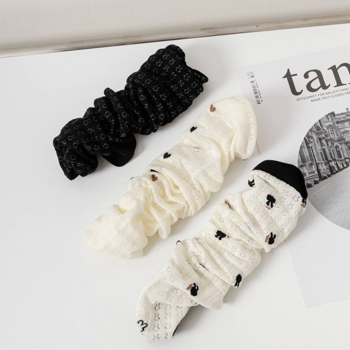 HOLLOW JACQUARD MIDDLE-CALF SOCKS