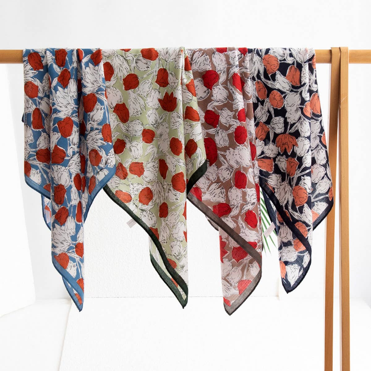 RETRO CONTRAST ROSE PRINT SQUARE SCARF_CWASC0938