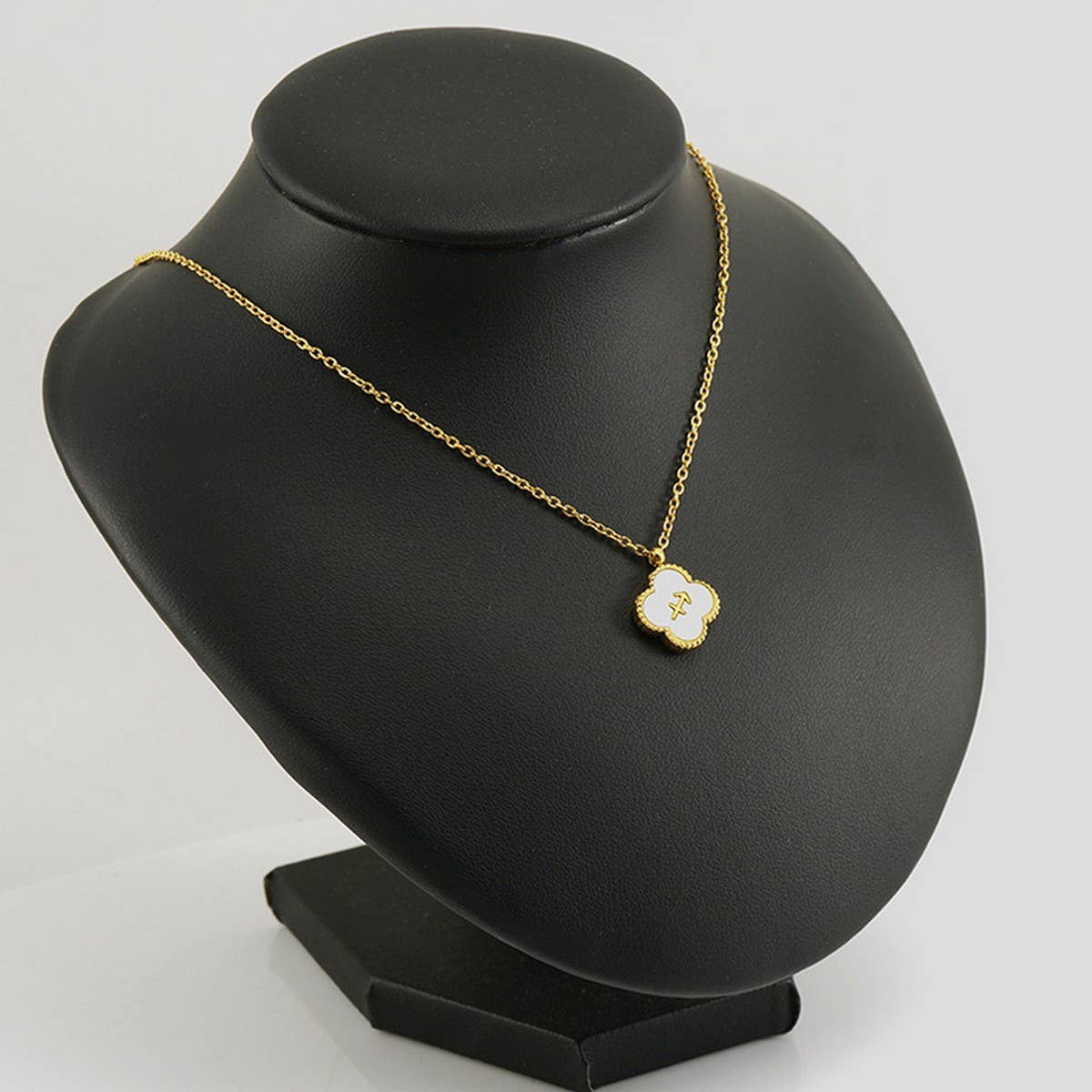 SHELL FOUR LEAF CLOVER CONSTELLATION NECKLACE