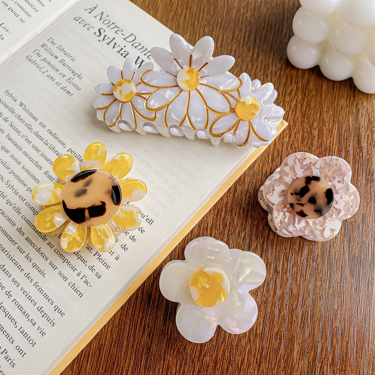 Floral grab clips of sweet and elegant hair clips