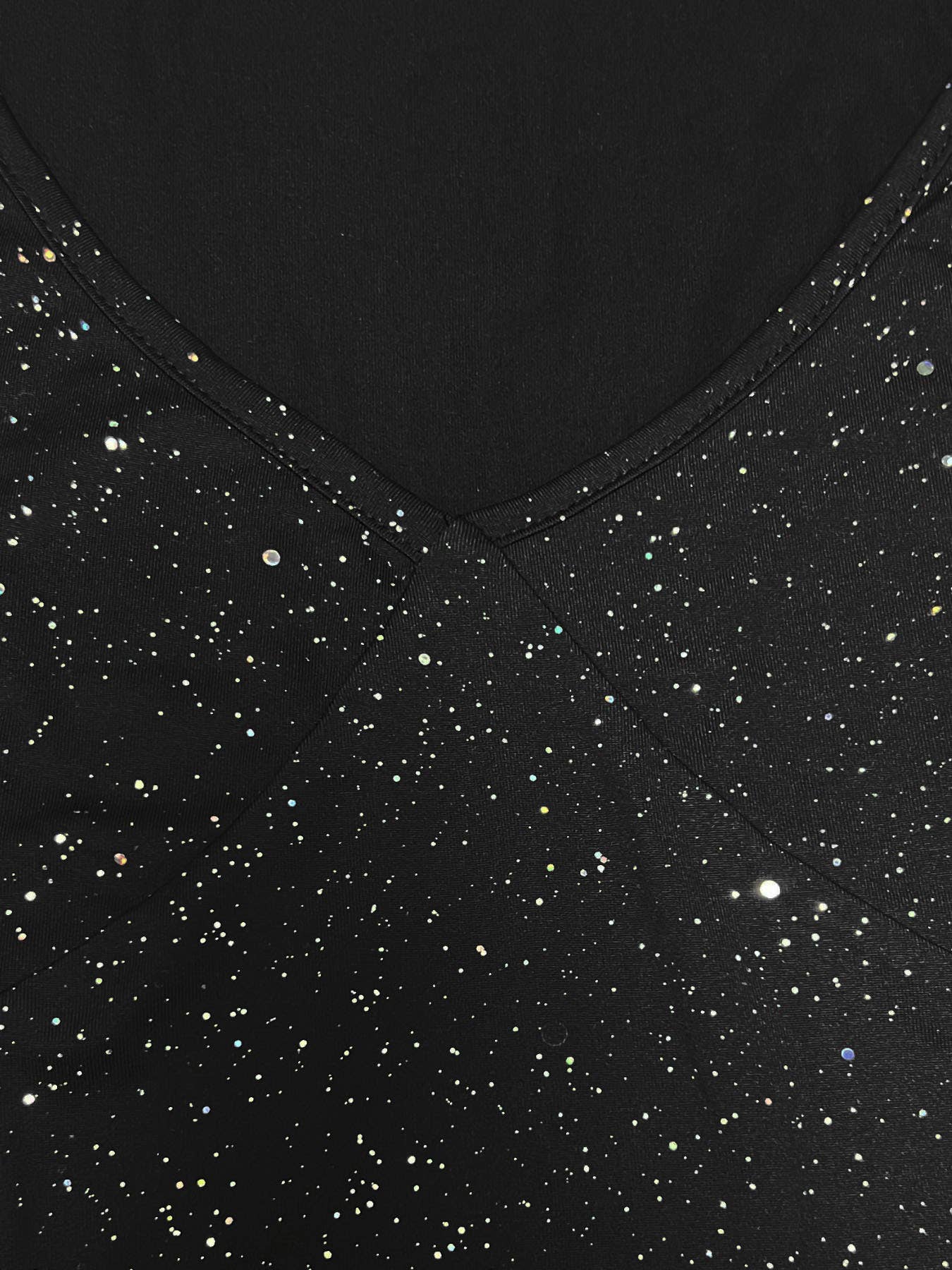 Solid-color V-neck, shining body-hugging dress