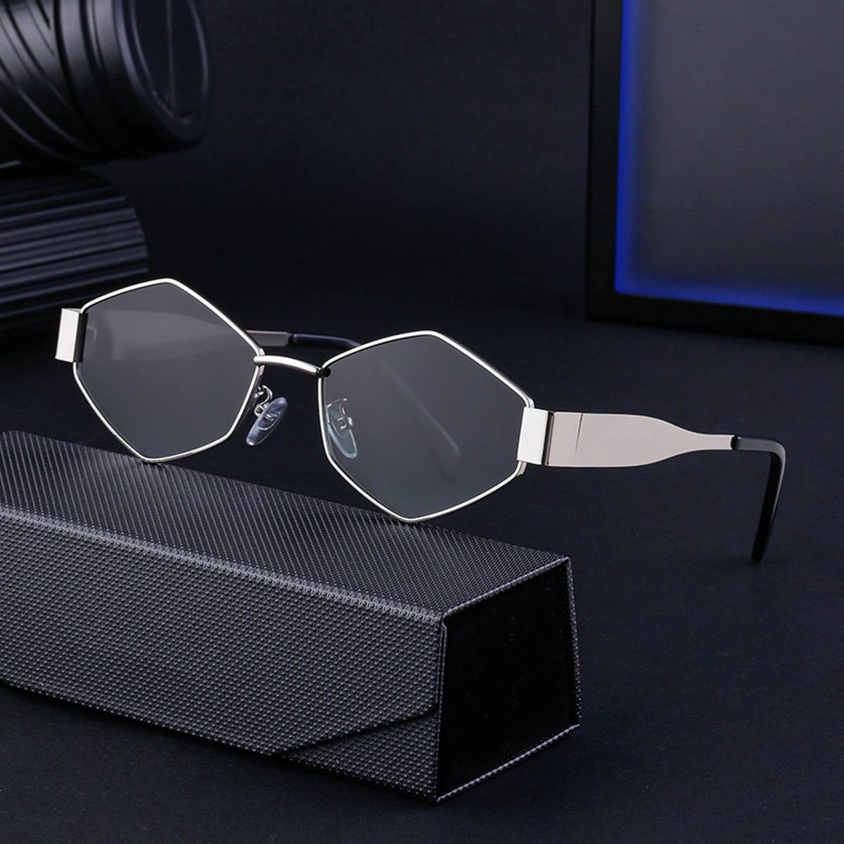 IRREGULAR METAL SUNGLASSES WITH WIDE TEMPLES