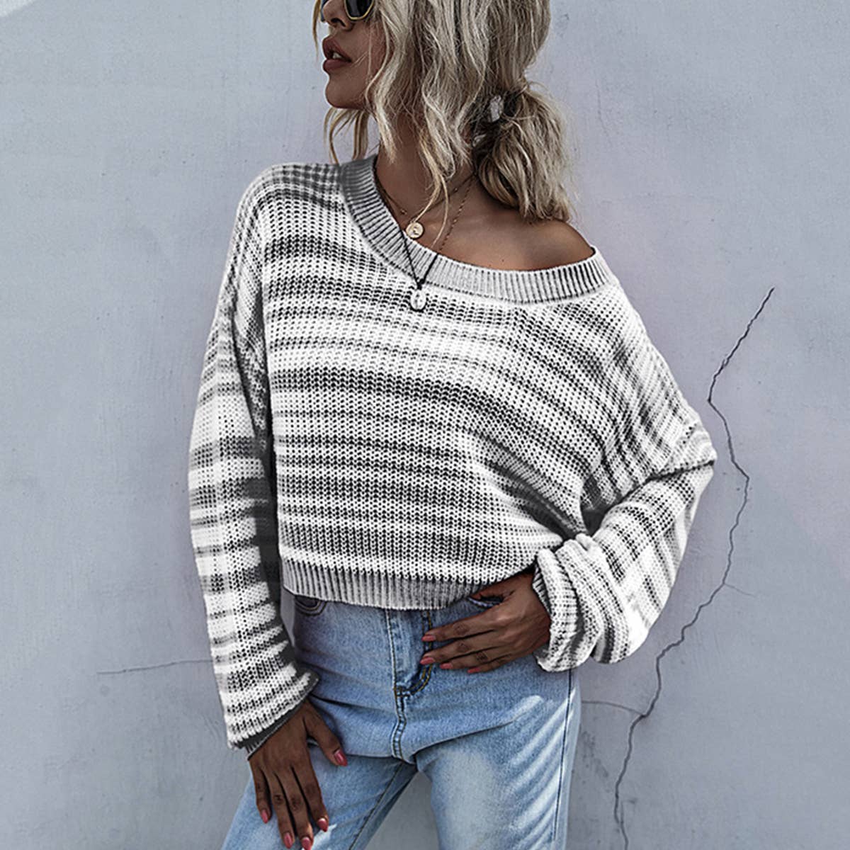KNIT SHORT STRIPED COLOR MATCHING SWEATER