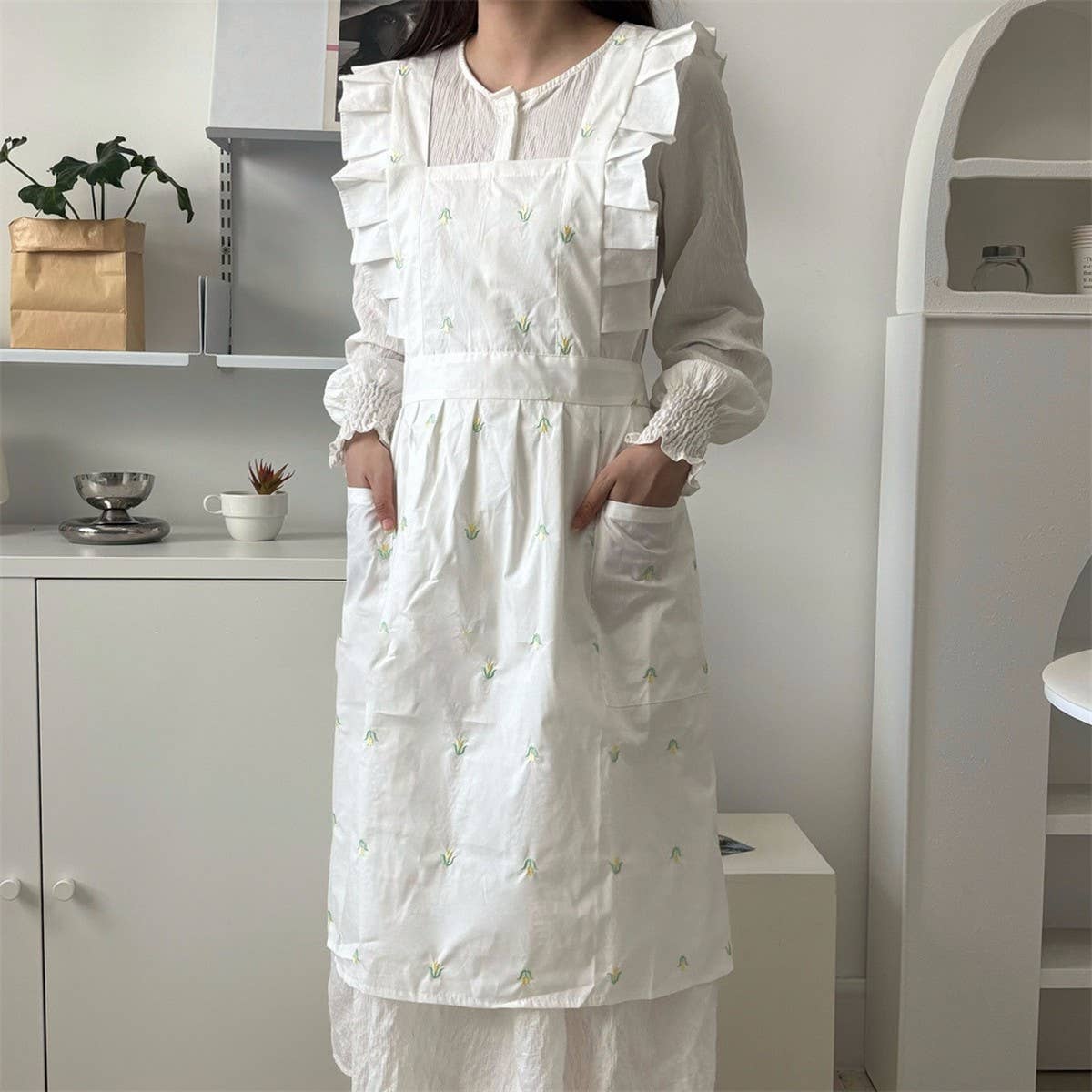 EMBROIDERED EXQUISITE TULIP APRON LOLITA APRON