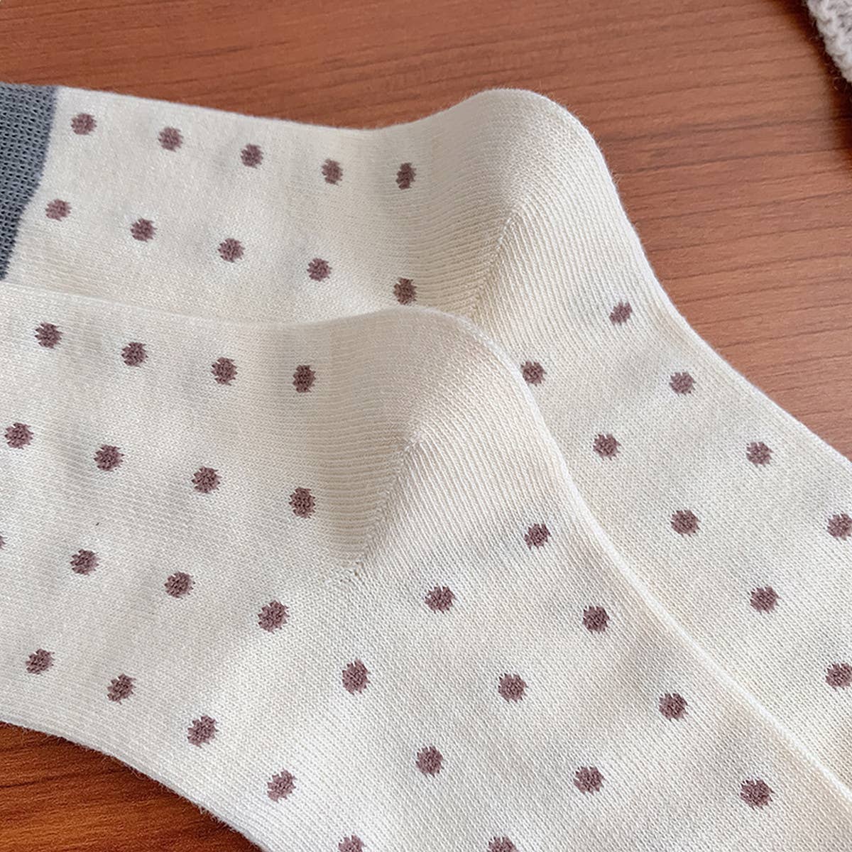 CONTRAST COLOR RETRO POLKA DOT SOCKS