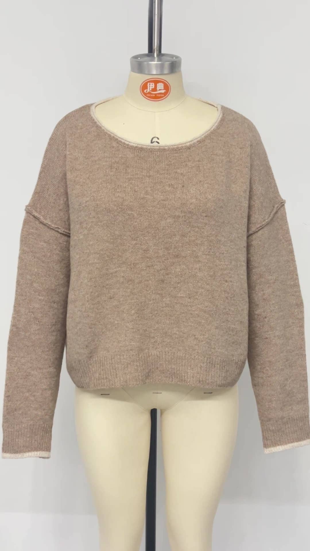 Round-neck,color-blocked loose pullover sweater