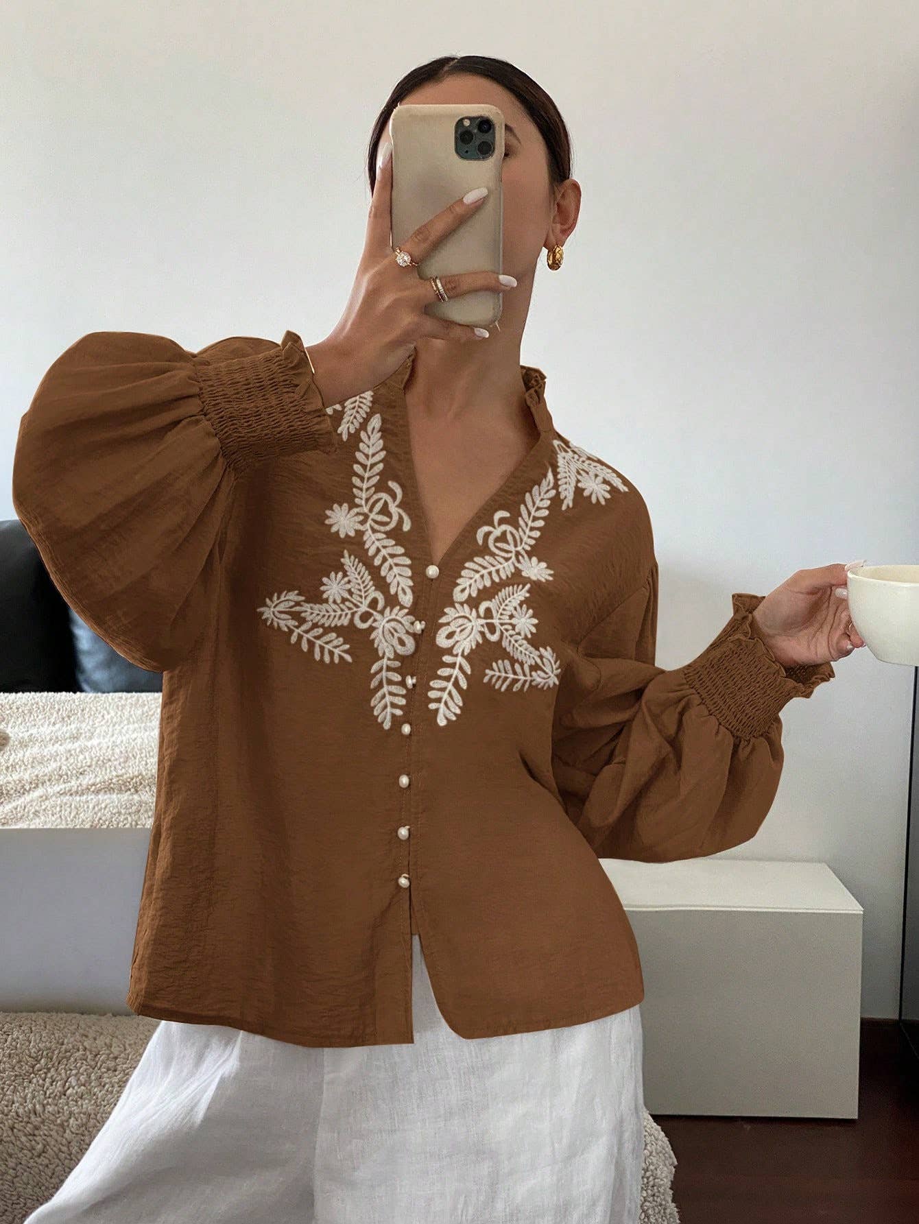 Embroidered single-breasted lantern sleeve top