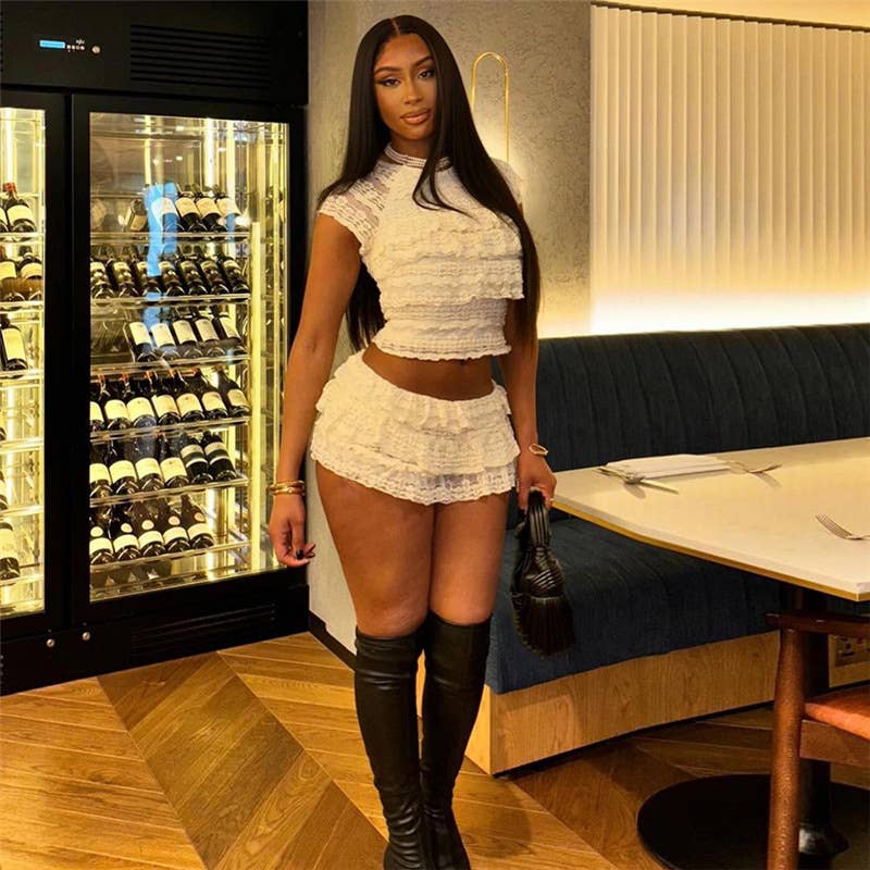 Solid-color hollowed-out slim pleated shorts set