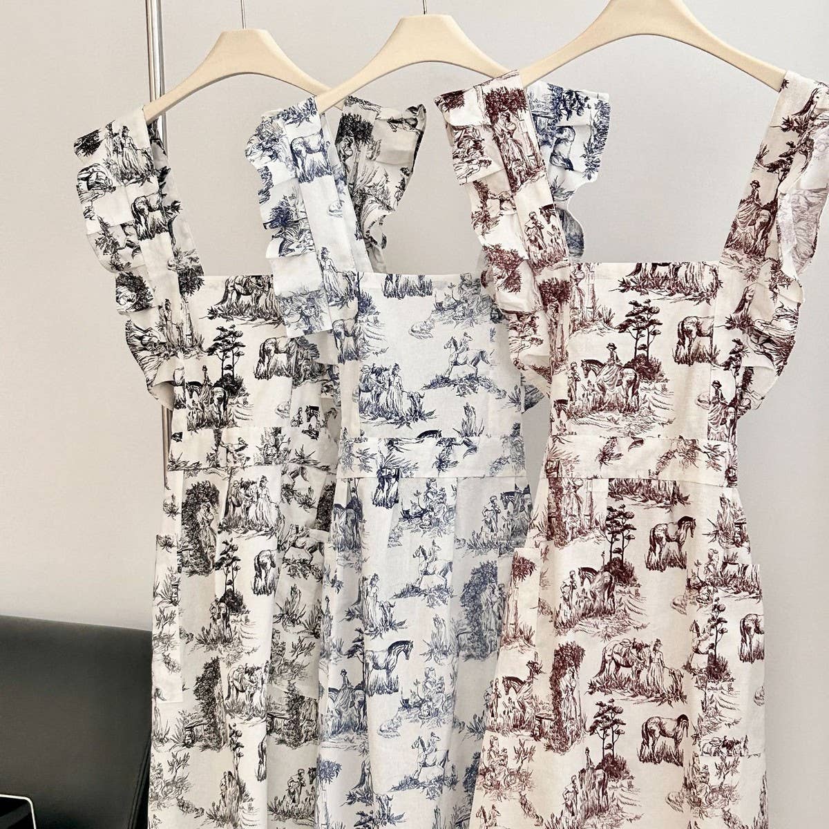 LANDSCAPE PAINTING OF RUFFLED NUMB APRON