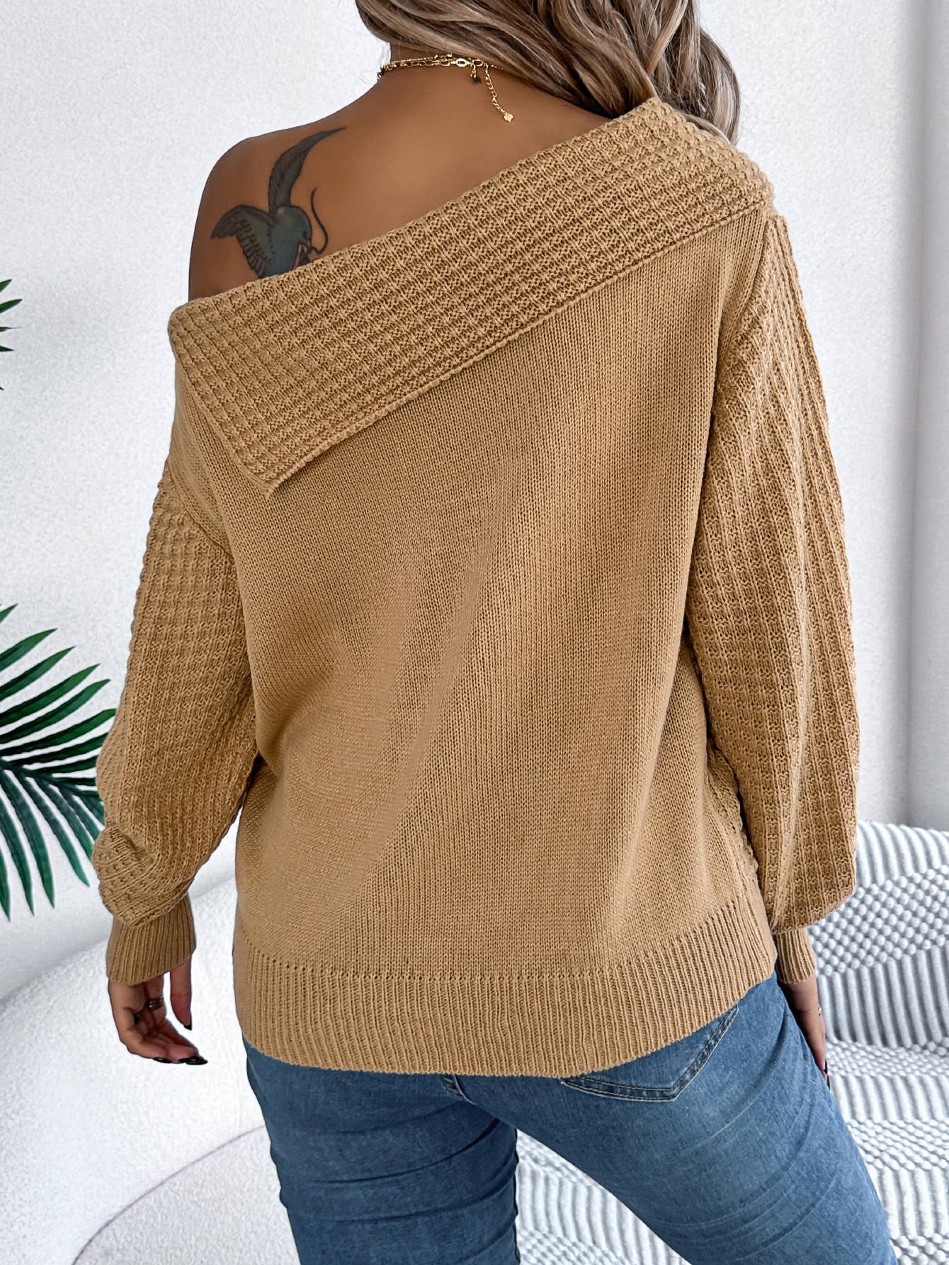 LONG SLEEVE PULLOVER SWEATER WITH STRAPLESS LAPEL