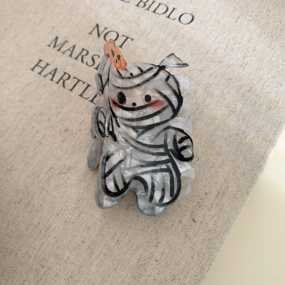 CWAHA07707_HALLOWEEN PUMPKIN CLAW SHARK HAIR CLIP