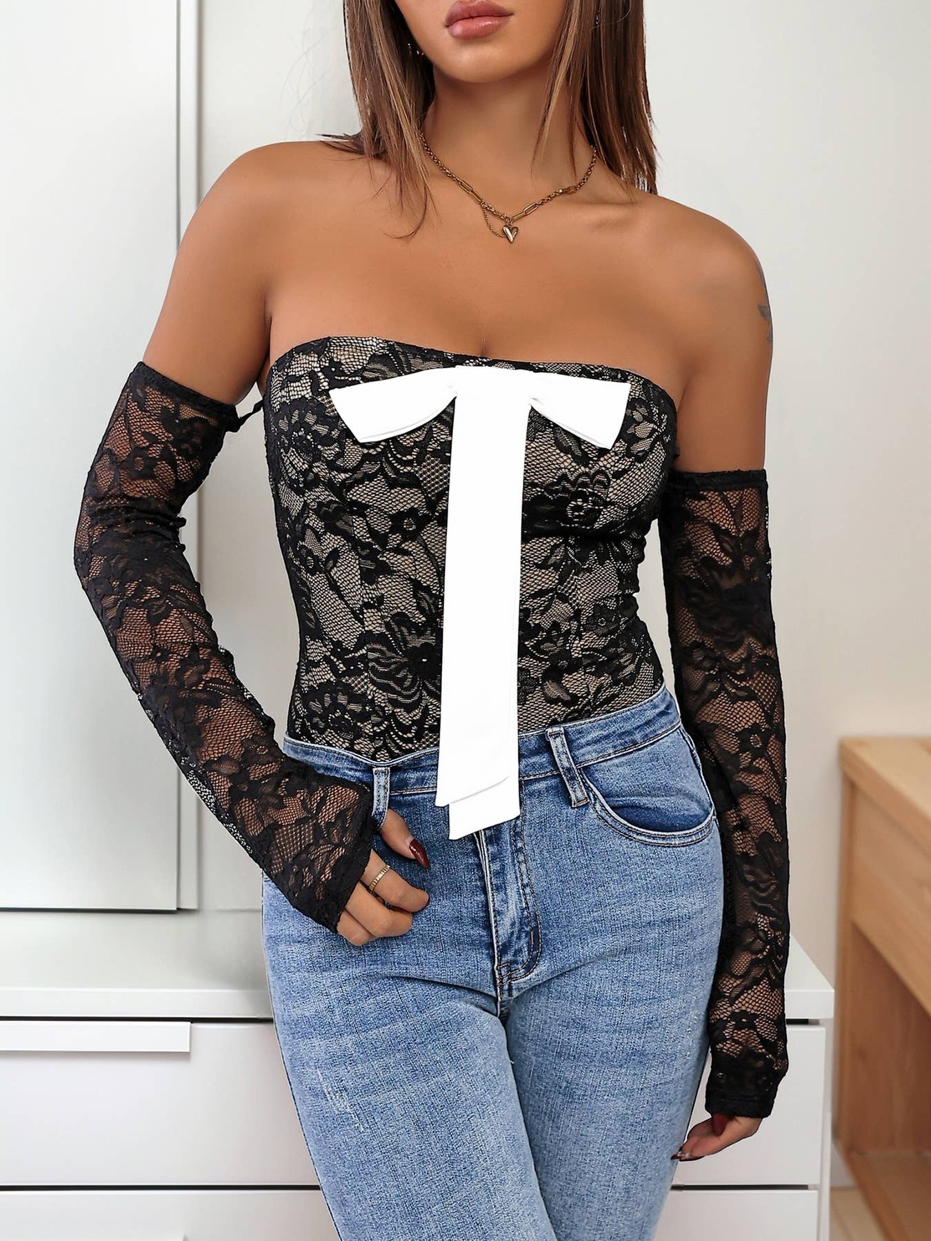 One-line shoulder lace color matching jumpsuit