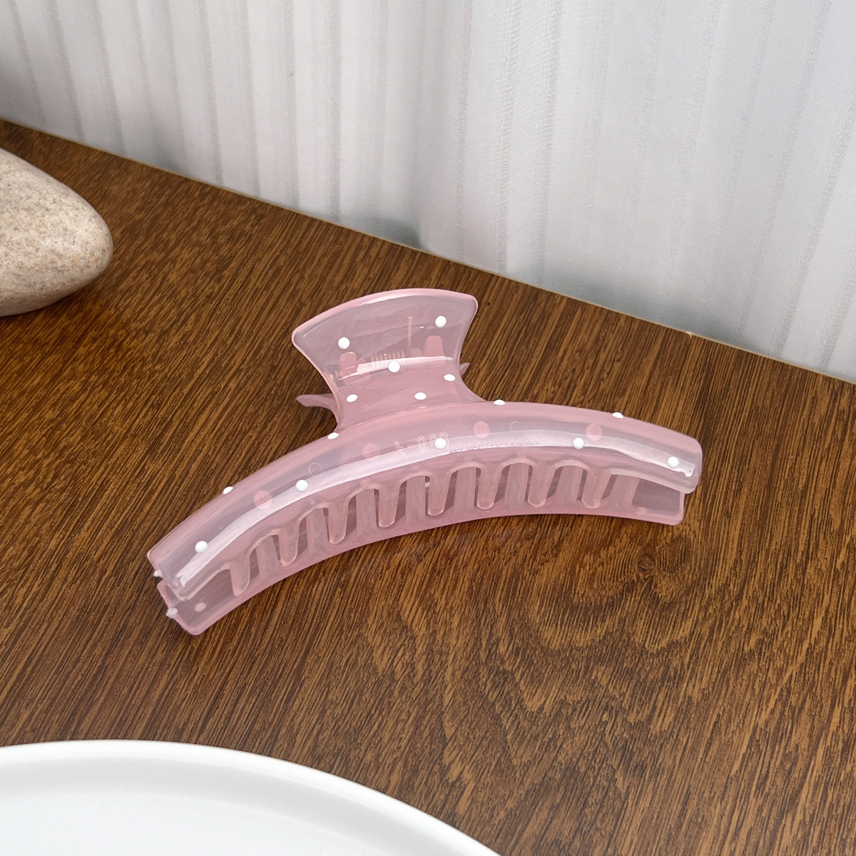 Polka Dot Hair Claw for Elegant Buns_CWAHA2066