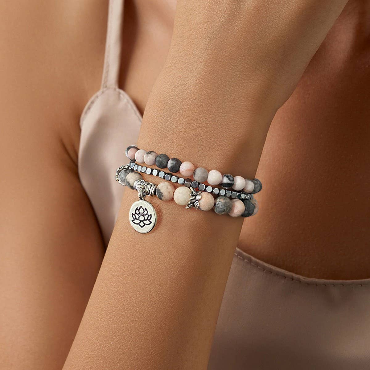 CWAJE4221_NATURAL STONE LOTUS PENDANT THREE-LAYER BRACELET