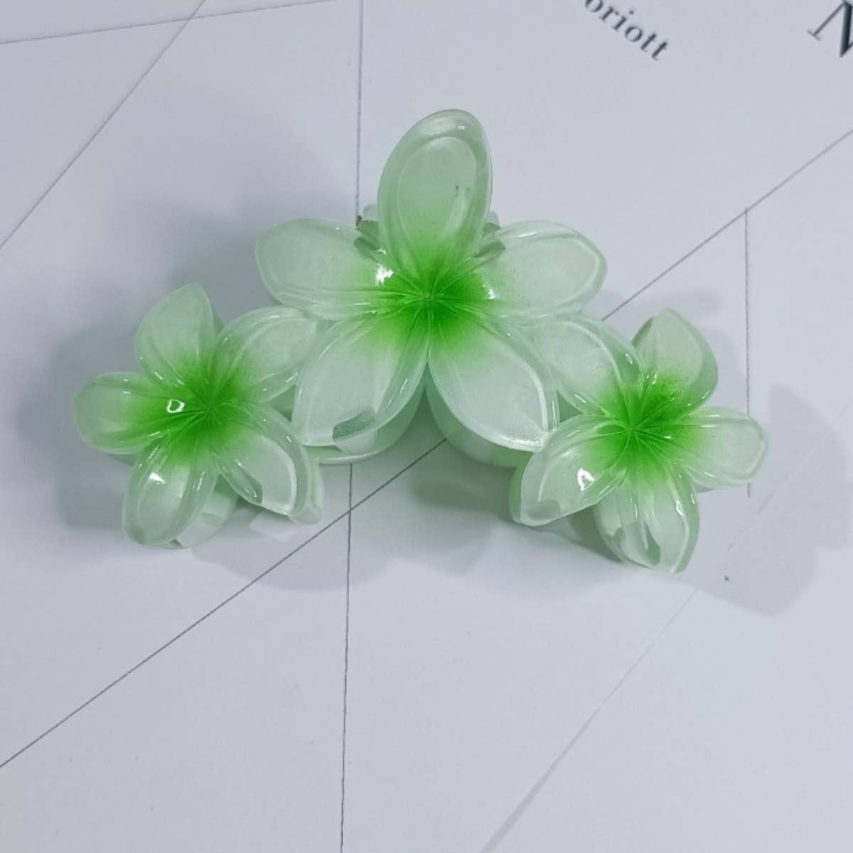 CWASC1692_PETALS THREE FLOWER CLIP FASHION HAIR CLAW