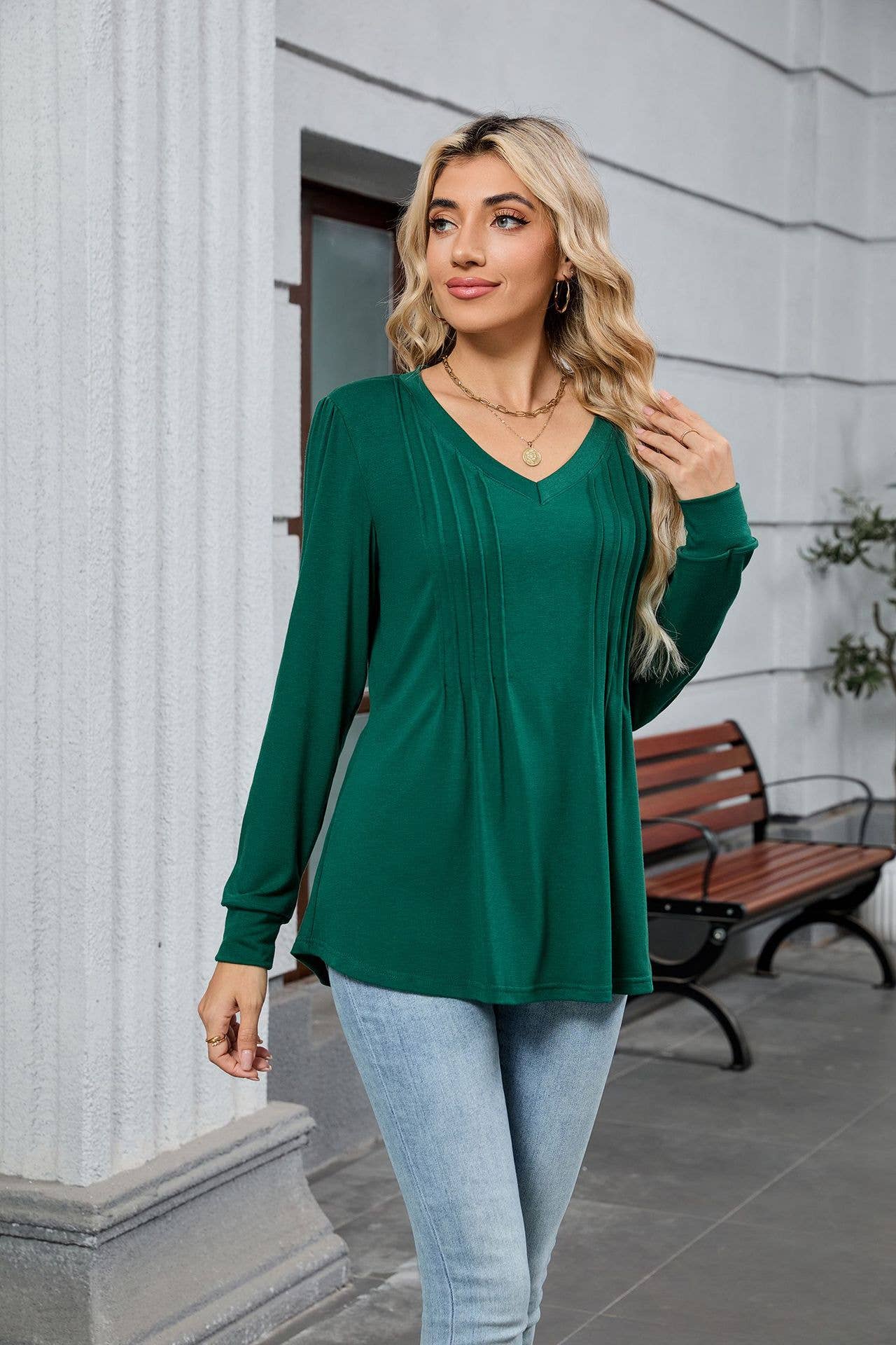 Solid-color V-neck striped long-sleeved T-shirt_CWTBLL4179