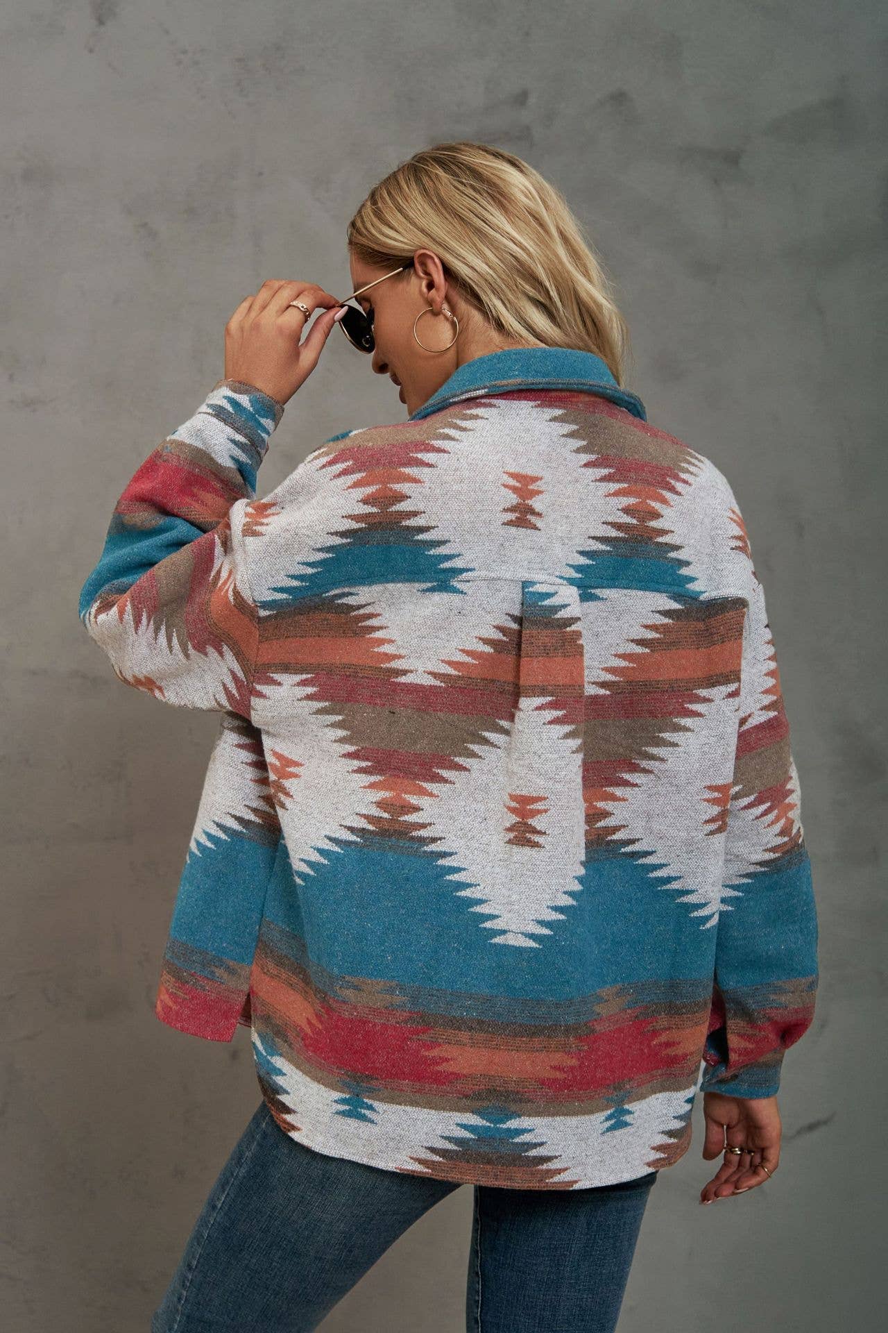 SHORT LAPEL POCKET BUTTON COAT