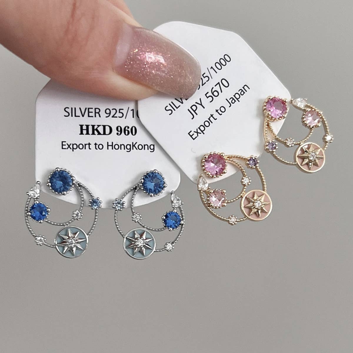 HOLLOW ZIRCON STAR EARRINGS