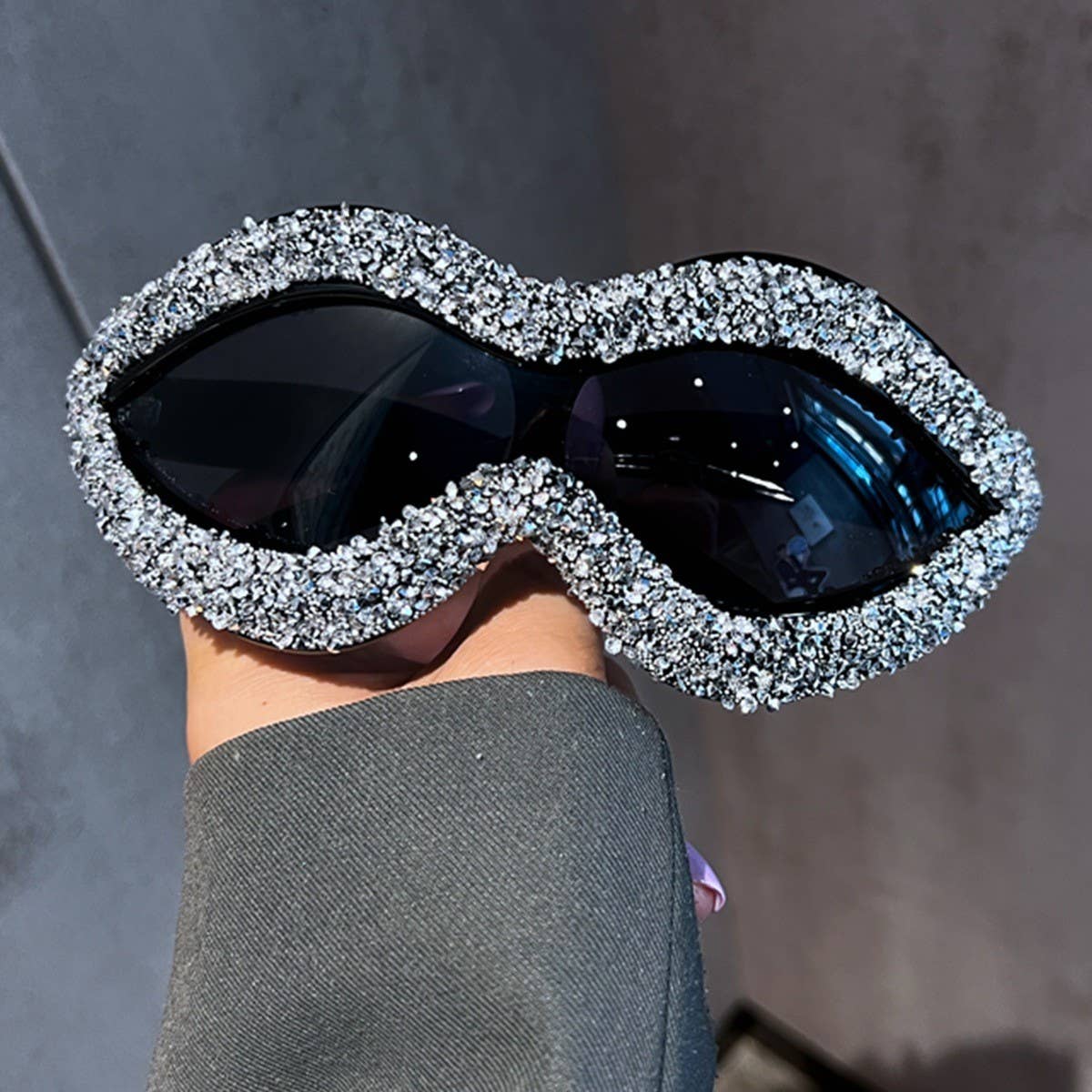 PERSONALIZED FASHIONABLE DIAMOND WAVE SUNGLASSES_CWASG0801