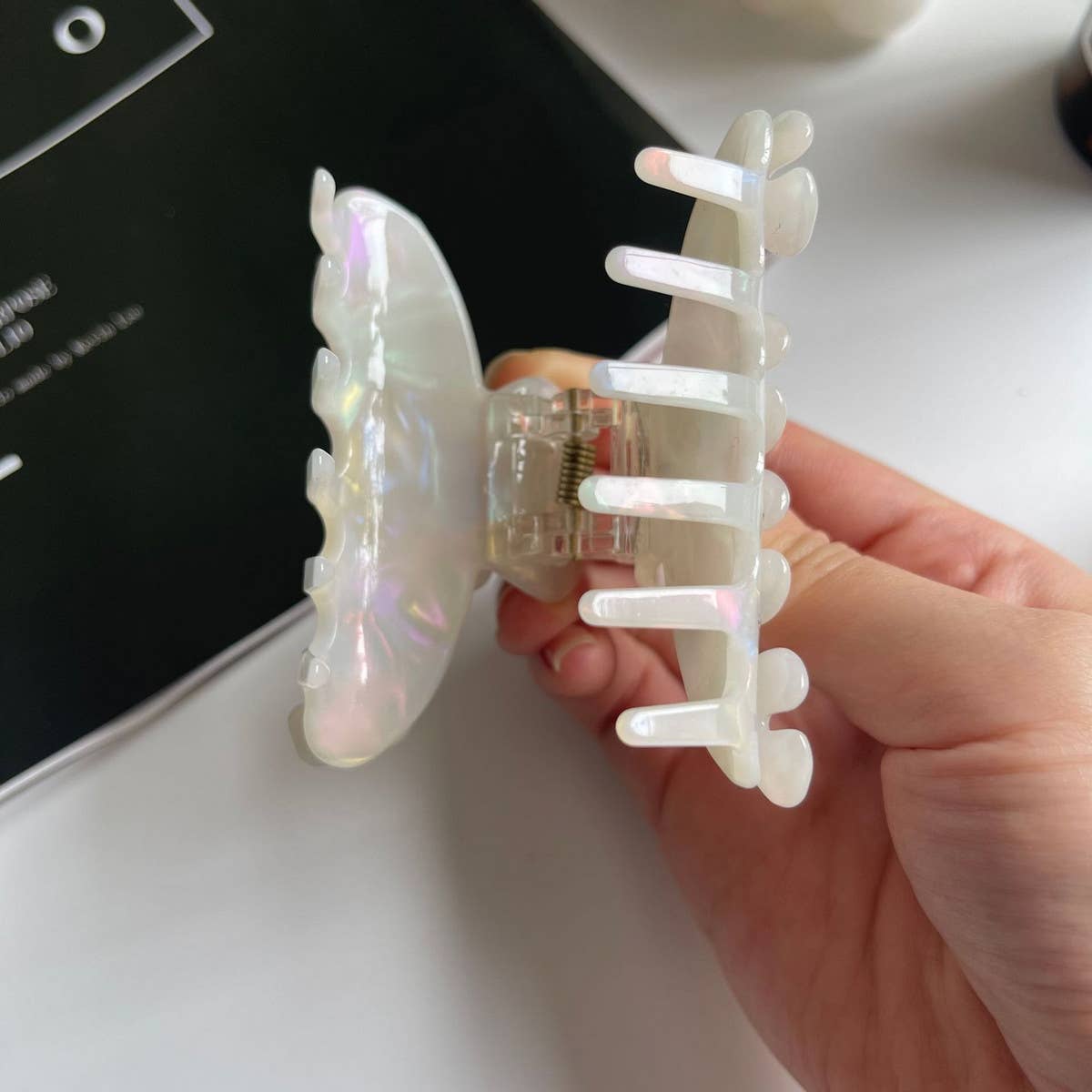 Vintage Rhinestone Acetate Floral Claw Hair Clip_CWAHA1346