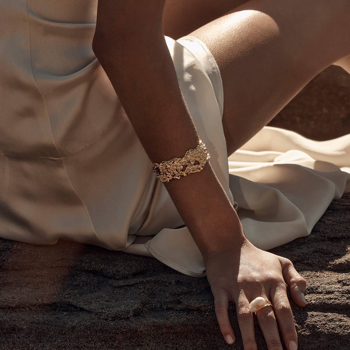 18K Gold Hammered Open Cuff in Stainless Steel_CWAJE4784