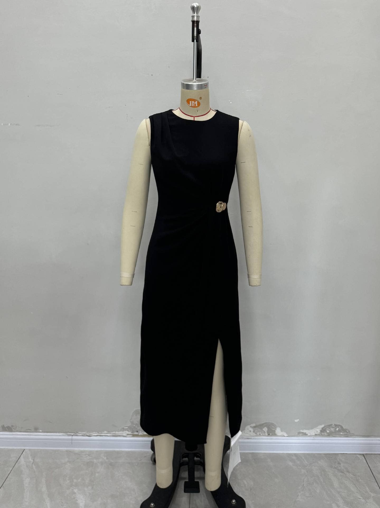 Split sleeveless casual solid-color long dress