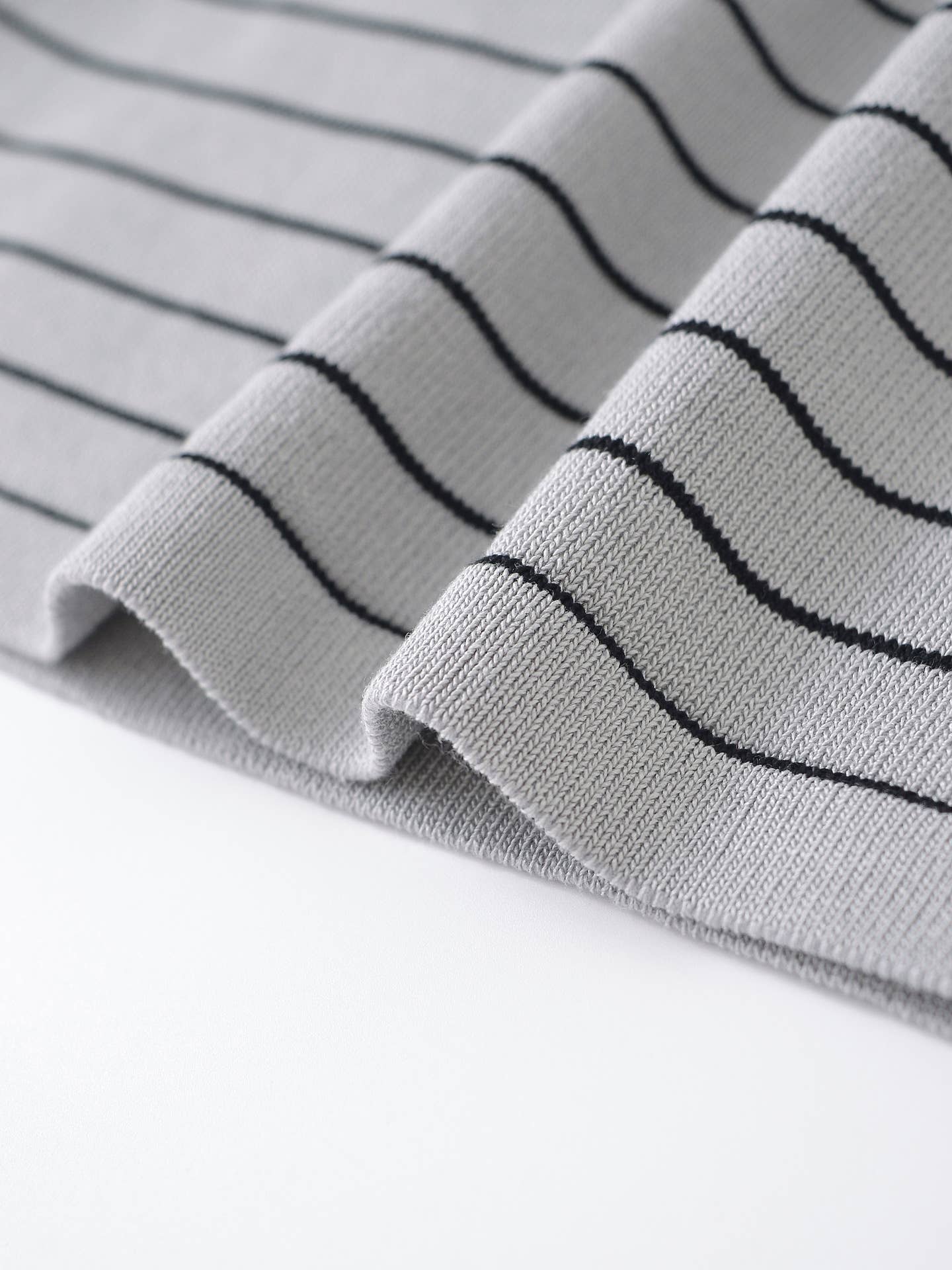 SLIM LONG-SLEEVED STRIPED STRETCH SWEATER