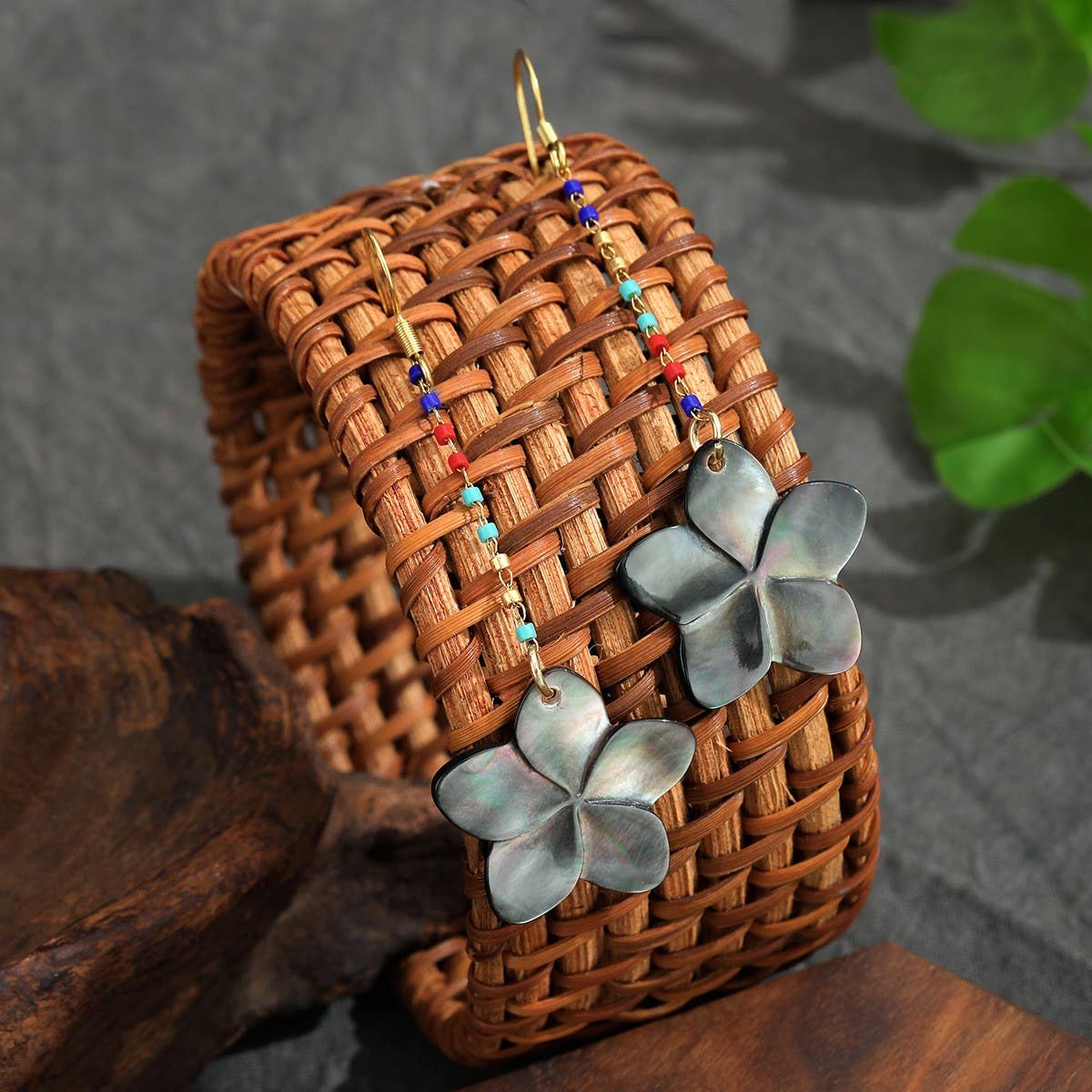 FASHIONABLE TEARDROP-SHAPED SHELL METAL EARRINGS