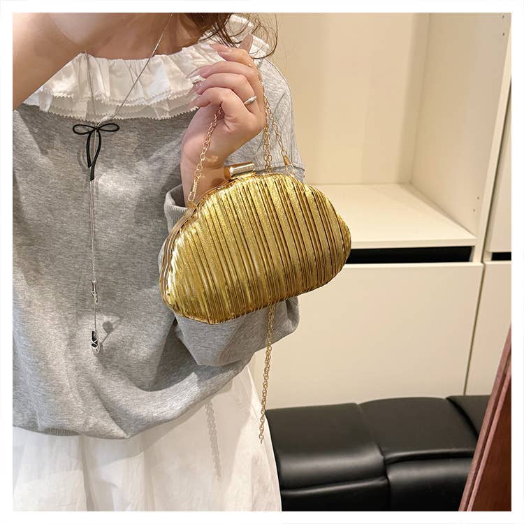 Fashionable and niche glossy single-shoulder bag