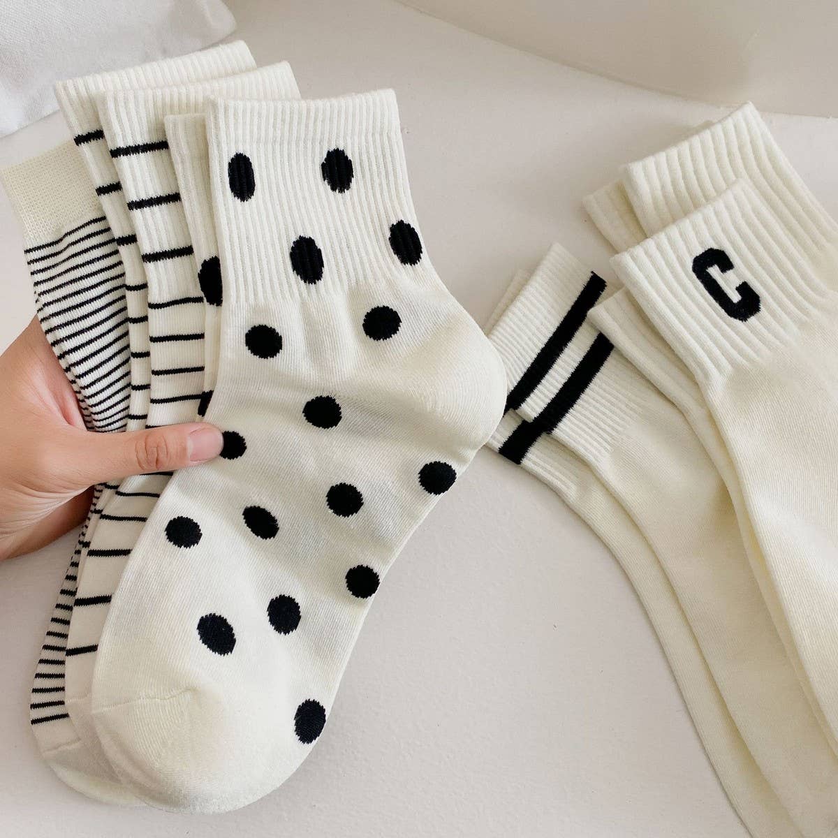 WOMEN'S NEW WHITE STRIPED POLKA DOT MID-CALF SOCKS