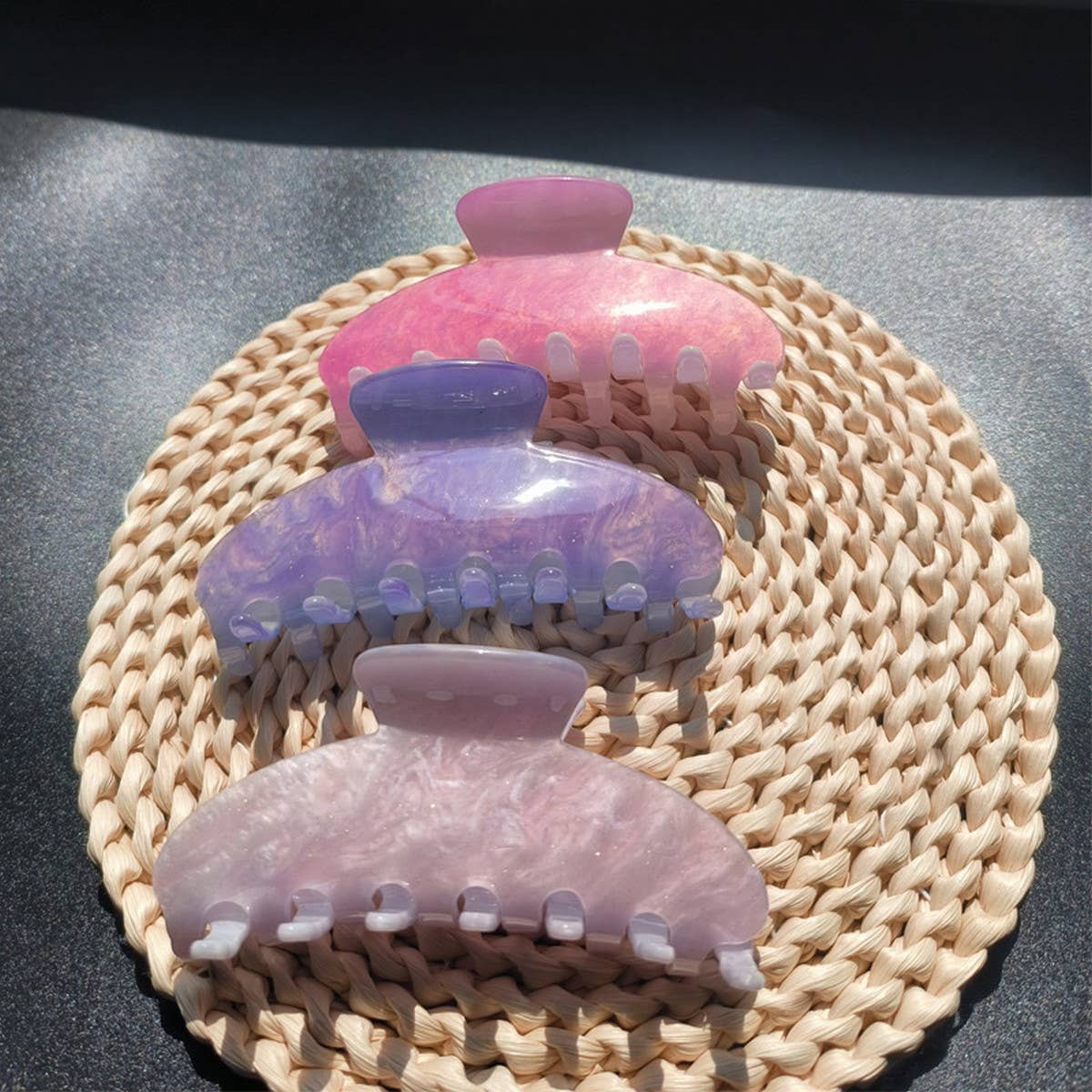 COLOR CHANGING ACRYLIC HAIR CLIP SHARK CLIP