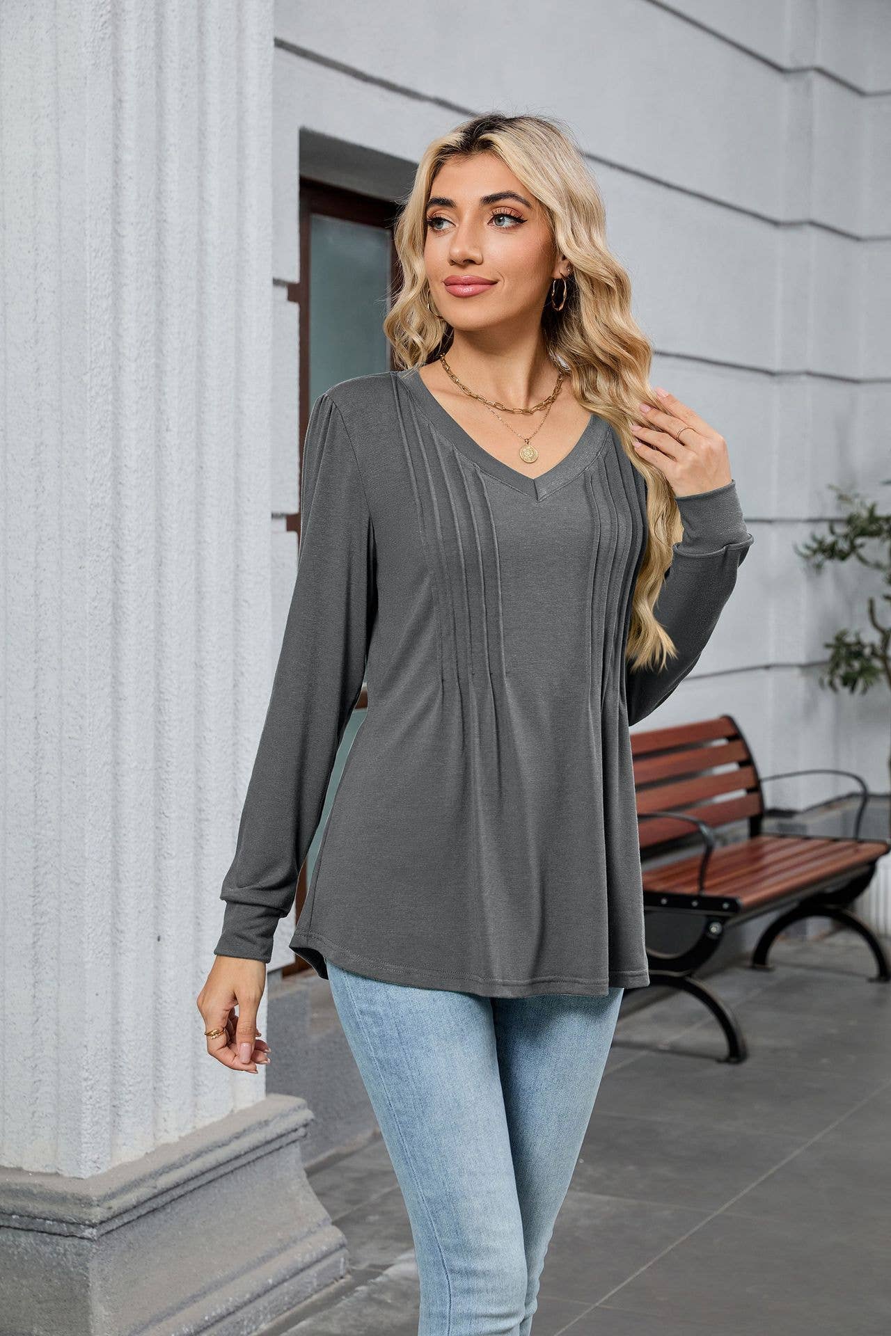 Solid-color V-neck striped long-sleeved T-shirt_CWTBLL4068