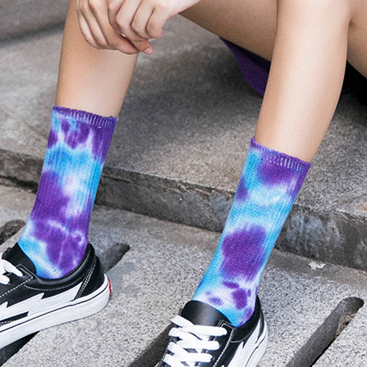 WOMEN DOUBLE-NEEDLE TIE-DYEING MID-TUBE SOCKS