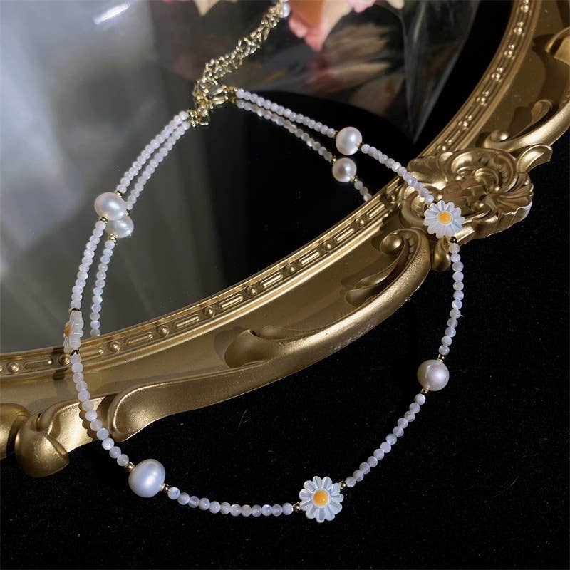 Exquisite fresh shell Daisy small flower necklace