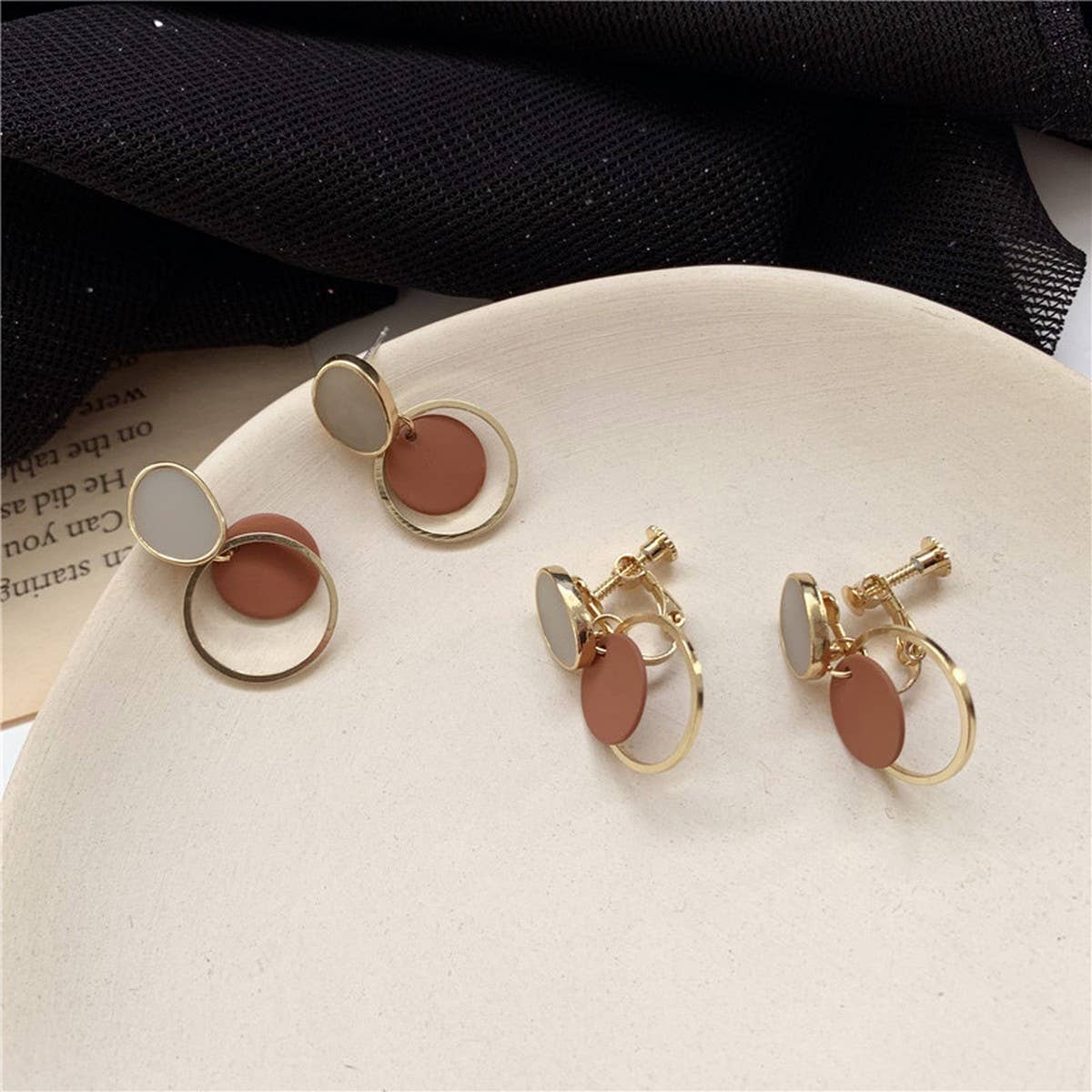DOUBLE GEOMETRIC ROUND VINTAGE EARRINGS