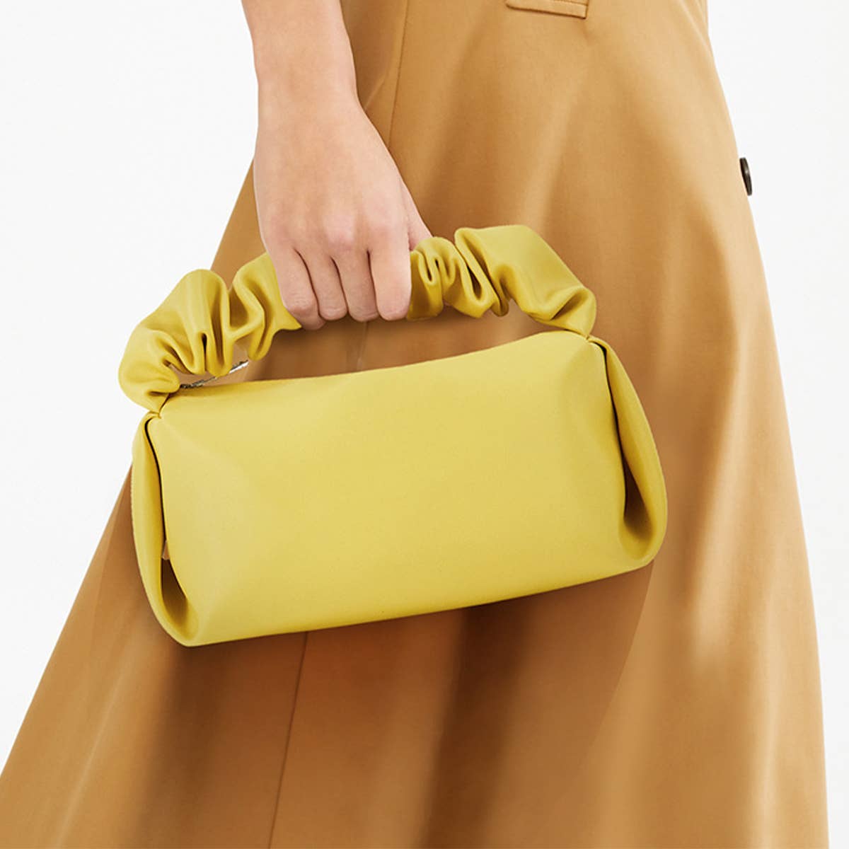 SIMPLE LEATHER PLEATED CLOUD MAKEUP BAG_CWAB1425