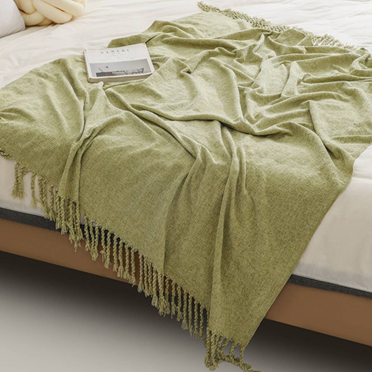 FRINGED SOFT AND WARM KNITTED BLANKET