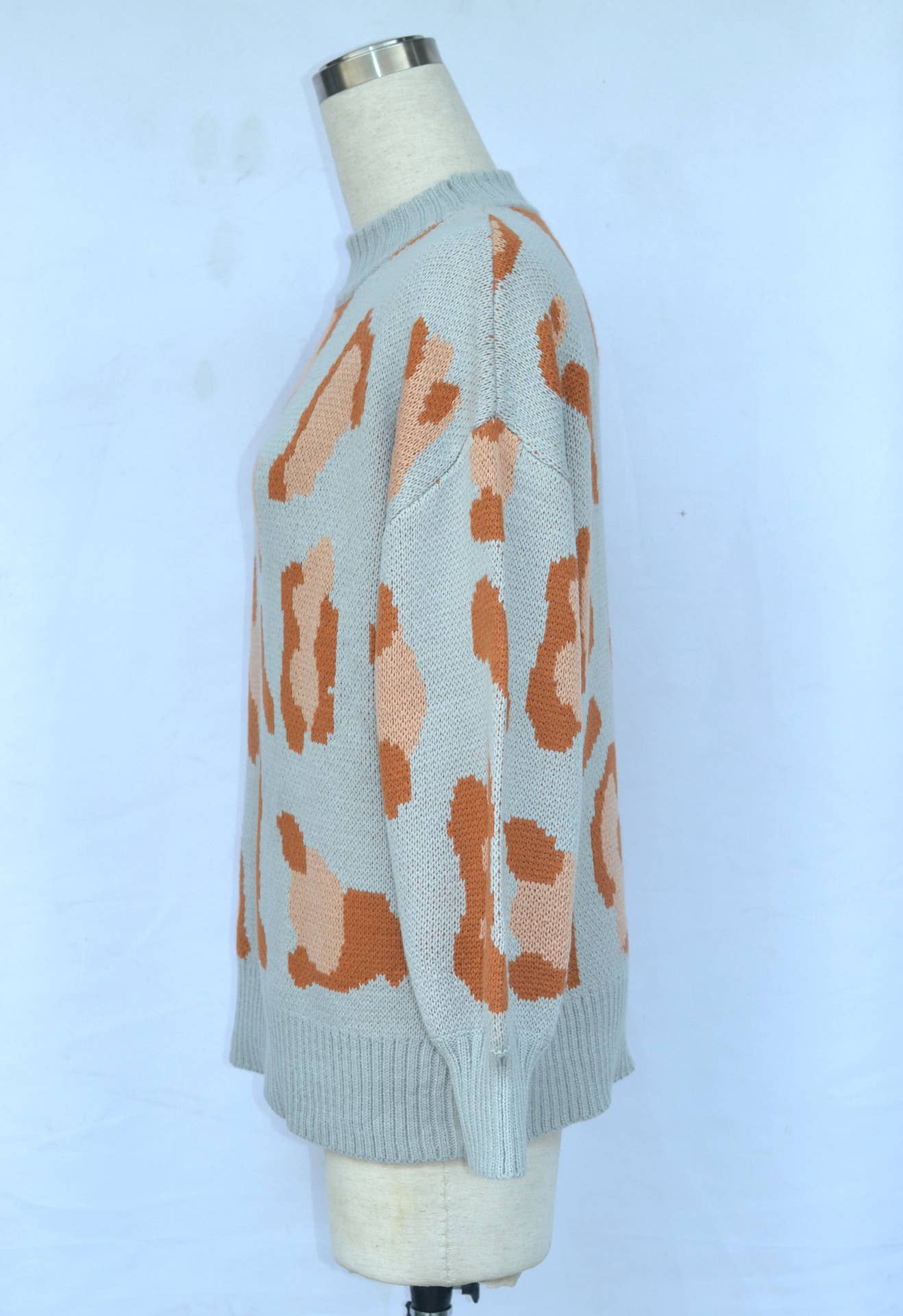 LEOPARD PRINT PULLOVER KNIT SWEATER