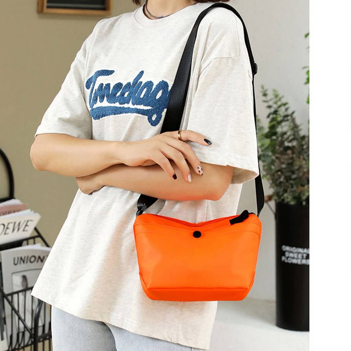FASHIONABLE NYLON CASUAL SHOULDER MESSENGER BAG_CWAB3500