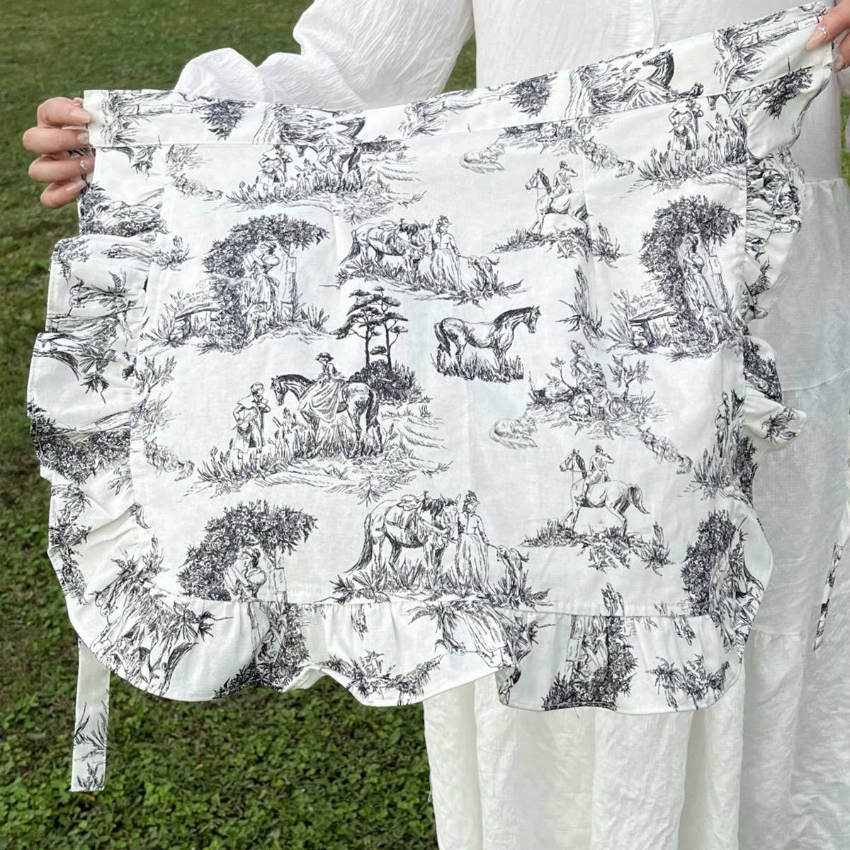 LANDSCAPE PAINTING HALF-LENGTH LOLITA APRON