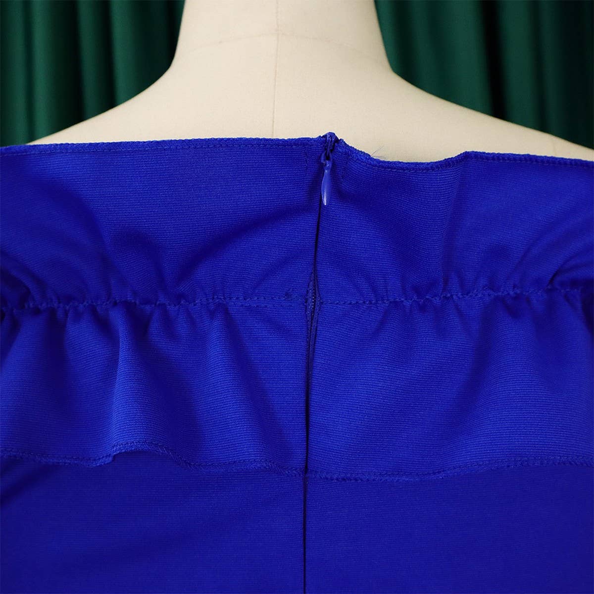 OFF-SHOULDER LONG-SLEEVED SLIM FIT DRESS_CWDMD3700