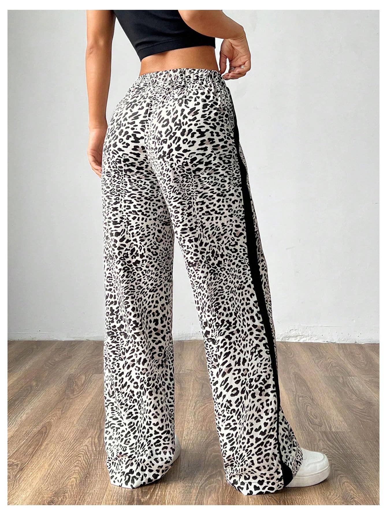 Loose high-waisted leopard print wide-leg pants