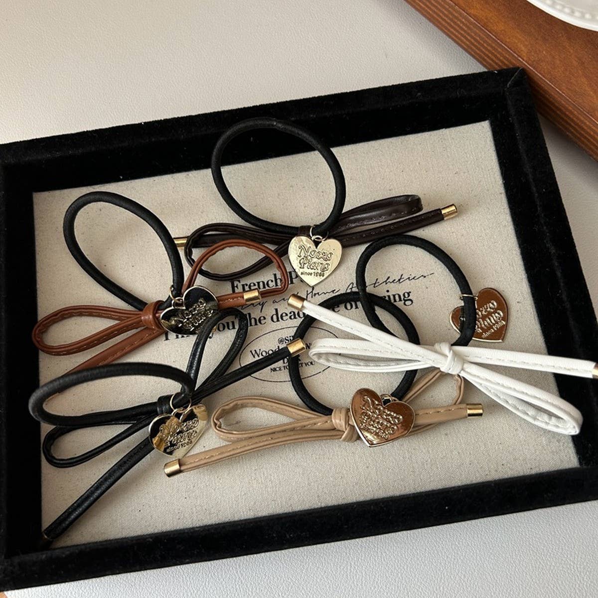 SIMPLE HEART BOW SWEET HAIR SCRUNCHIES_CWAHA2814