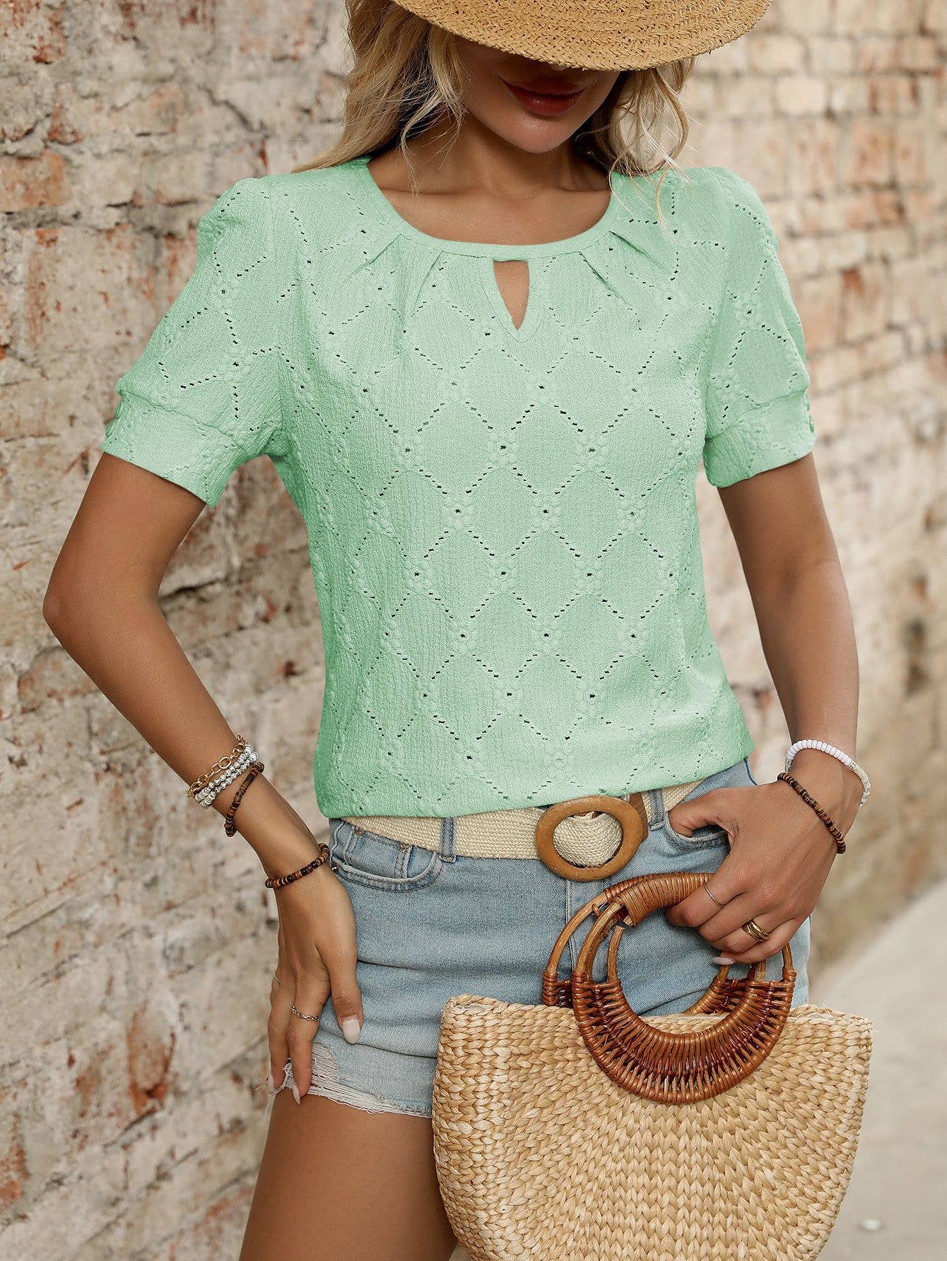 Solid color round neck cut-out button T-shirt